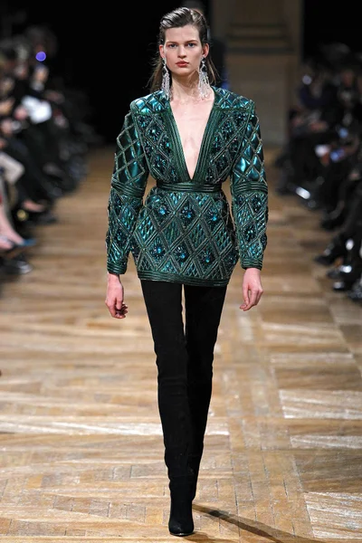 Look 19